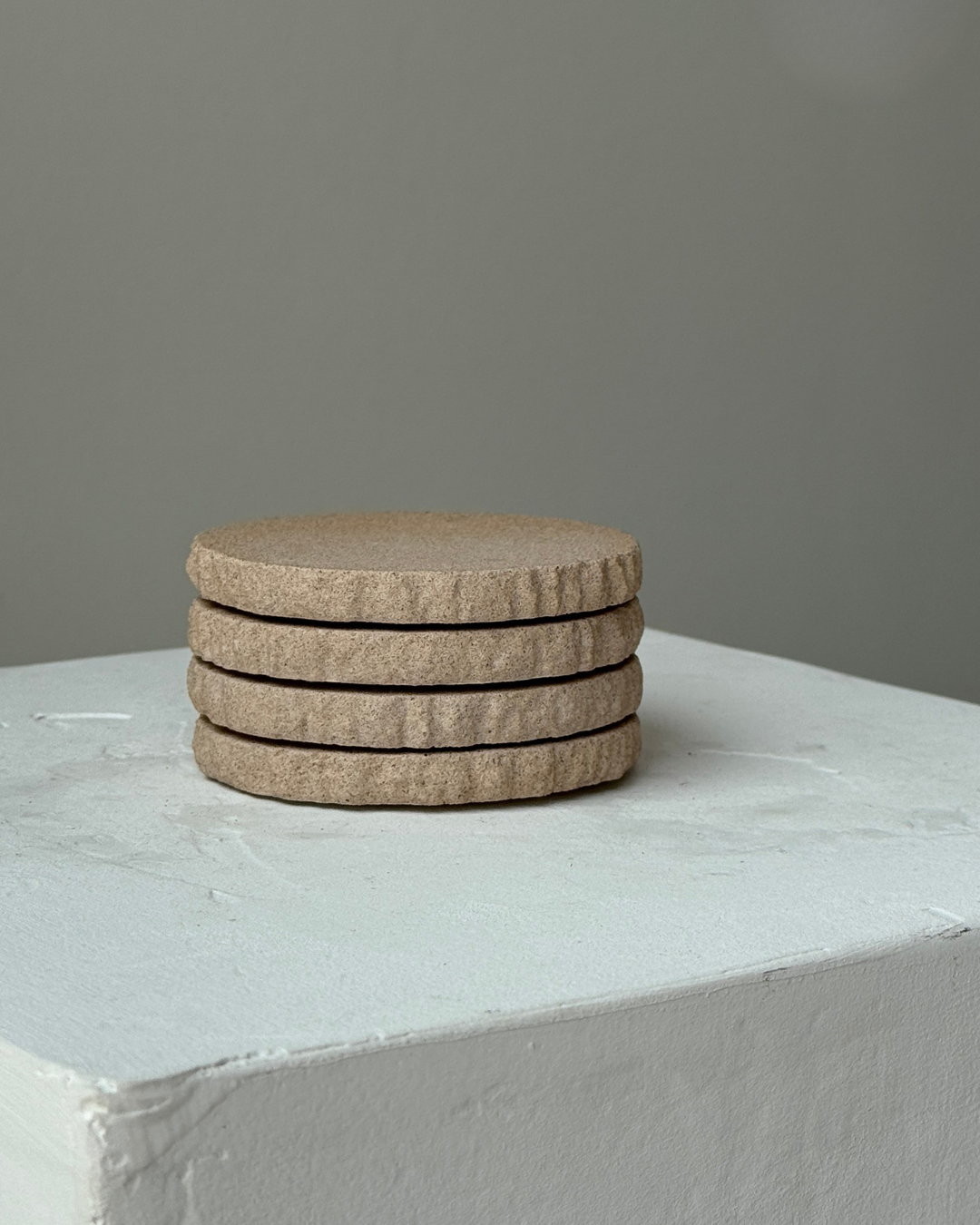 hand-poured micro concrete coasters, modern almond beige stone-look finish, minimalist drink coasters, functional and stylish drink accessories, high-quality concrete home decor, eco-friendly coaster set, contemporary table decor, unique coasters for home, sustainable coasters for drinks, premium concrete drinkware, handmade coasters for dining or living room, versatile coaster set for glass, mug, or cup, perfect gift for home decor lovers, elegant and durable home accessories, ginaladeco