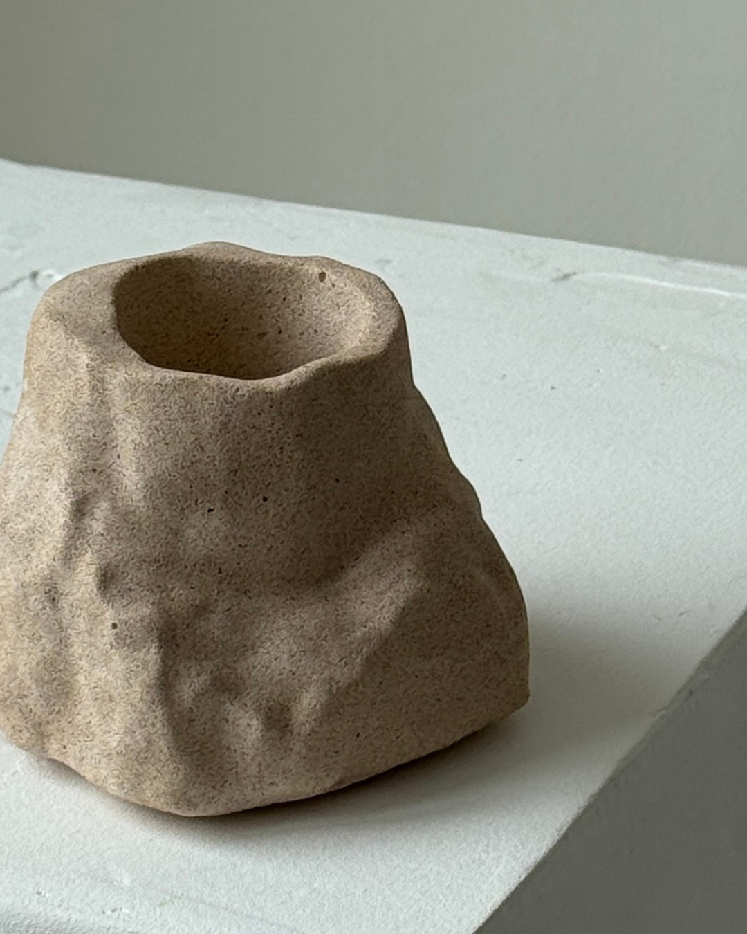 hand-poured micro concrete pen holder, almond beige stone-look finish, modern and minimalist desk organizer, stylish office decor, functional pen holder for home office, unique desk accessory, eco-friendly concrete desk storage, high-quality office supplies, contemporary home decor, versatile storage solution for pens, pencils, and office tools, sculptural office decor, perfect for desk or workspace, gift-ready pen holder, sustainable home office piece, elegant and practical desk organization, ginaladeco
