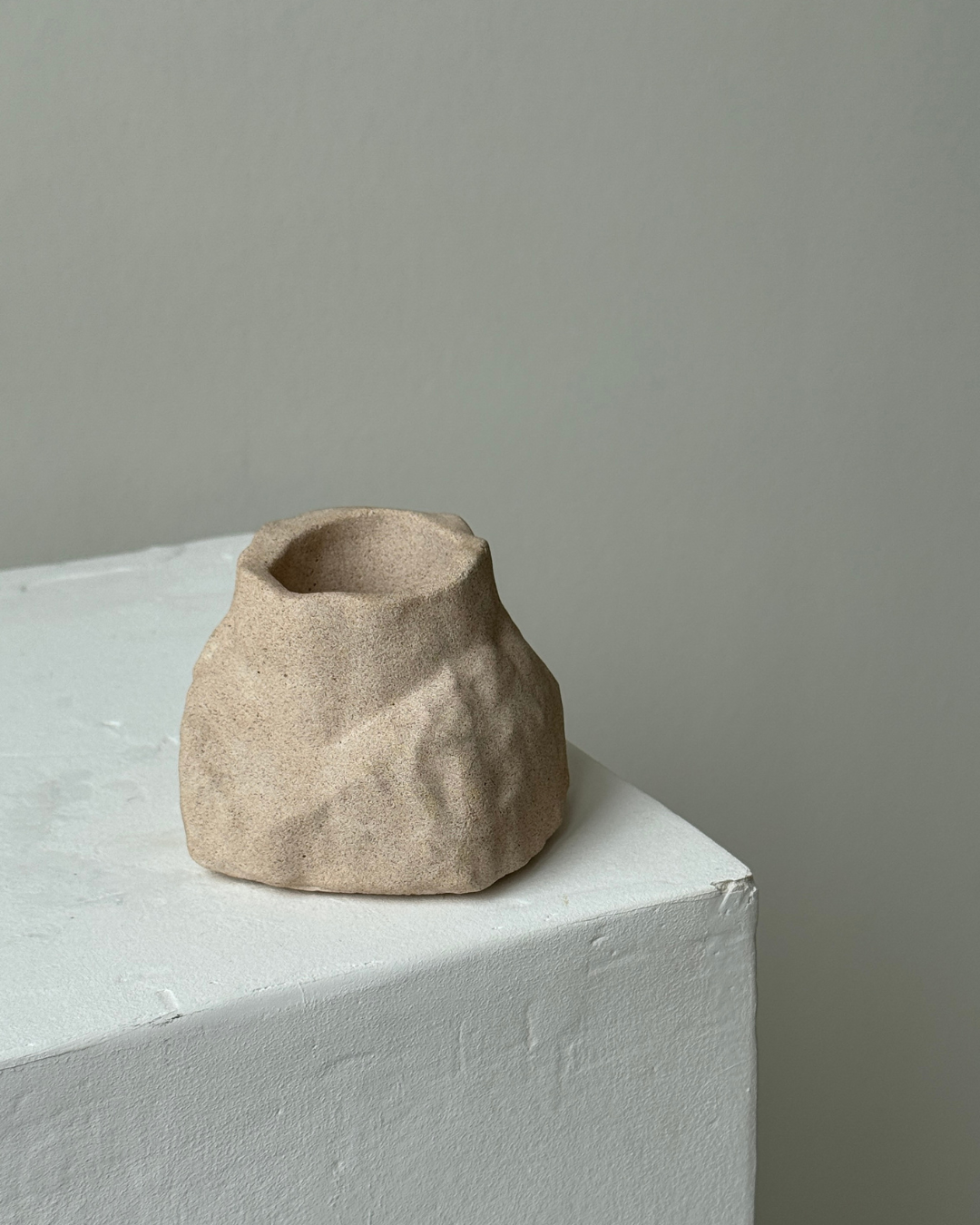 hand-poured micro concrete pen holder, almond beige stone-look finish, modern and minimalist desk organizer, stylish office decor, functional pen holder for home office, unique desk accessory, eco-friendly concrete desk storage, high-quality office supplies, contemporary home decor, versatile storage solution for pens, pencils, and office tools, sculptural office decor, perfect for desk or workspace, gift-ready pen holder, sustainable home office piece, elegant and practical desk organization, ginaladeco