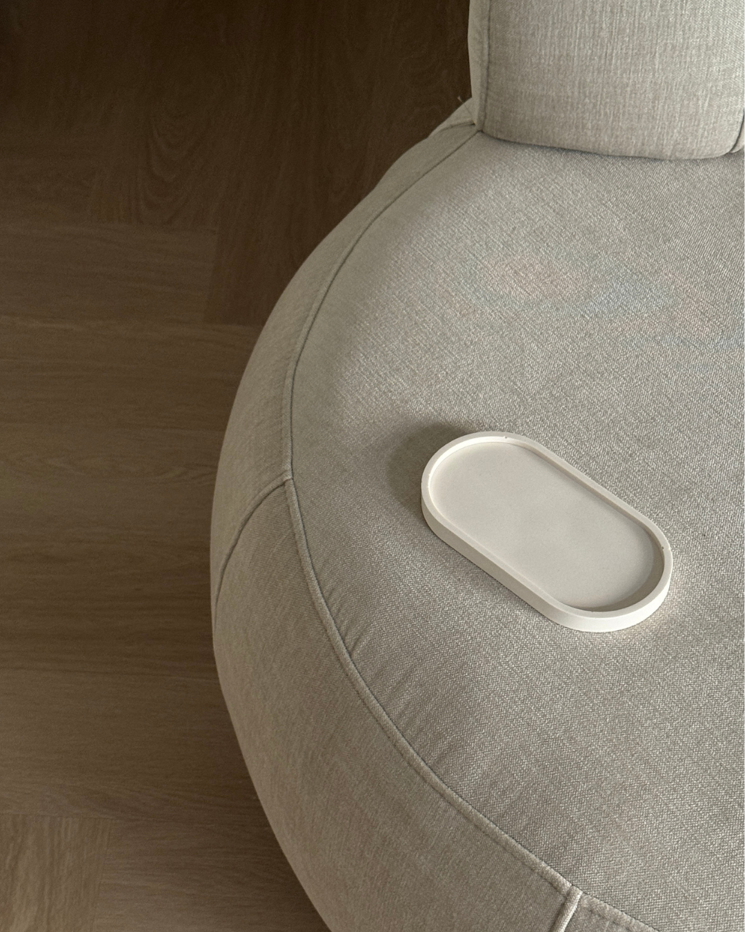 oval tray, minimal resin accessory, handmade neutral tray, soft curved form, elegant home styling piece, decorative dish for candles or jewelry, modern interior base, simple oval design, matte hand-poured finish, clean and sculptural decor, ginaladeco