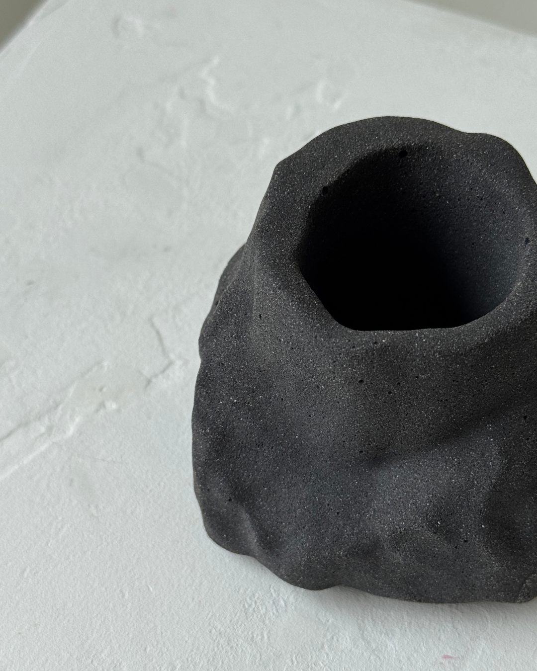 hand-poured micro concrete pen holder, almond beige stone-look finish, modern and minimalist desk organizer, stylish office decor, functional pen holder for home office, unique desk accessory, eco-friendly concrete desk storage, high-quality office supplies, contemporary home decor, versatile storage solution for pens, pencils, and office tools, sculptural office decor, perfect for desk or workspace, gift-ready pen holder, sustainable home office piece, elegant and practical desk organization, ginaladeco