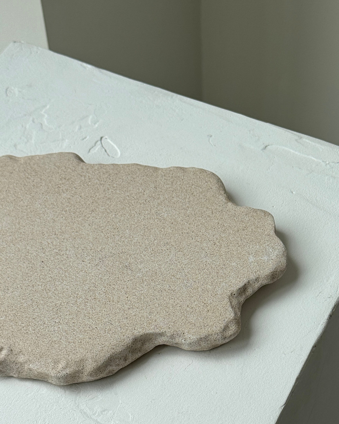 hand-poured micro concrete platter, minimalist serving tray, modern concrete decor, almond beige stone-look finish, versatile decorative tray for everyday objects, functional home decor piece, stylish tray for living room or office, high-quality concrete home accessories, sculptural centerpiece for table or countertop, eco-friendly concrete tray, premium quality home decor, unique serving platter for kitchen or dining room, handmade tray, organization, bold decorative piece for modern homes, ginaladeco