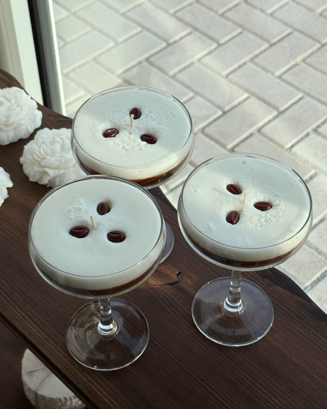 espresso martini candle, realistic cocktail candle, coffee candle, handmade candle netherlands, espresso martini kaars, candle gift netherlands, coffee scented candle, realistic drink candle, cocktail candle netherlands, decor candle, unique candle design, realistic candle art, handmade coffee candle, home decor candle, martini glass candle, soy wax candle, aesthetic candle netherlands, realistic cocktail decor, espresso candle, luxe kaars nederland, candle shop netherlands, artisan candle netherlands, cozy
