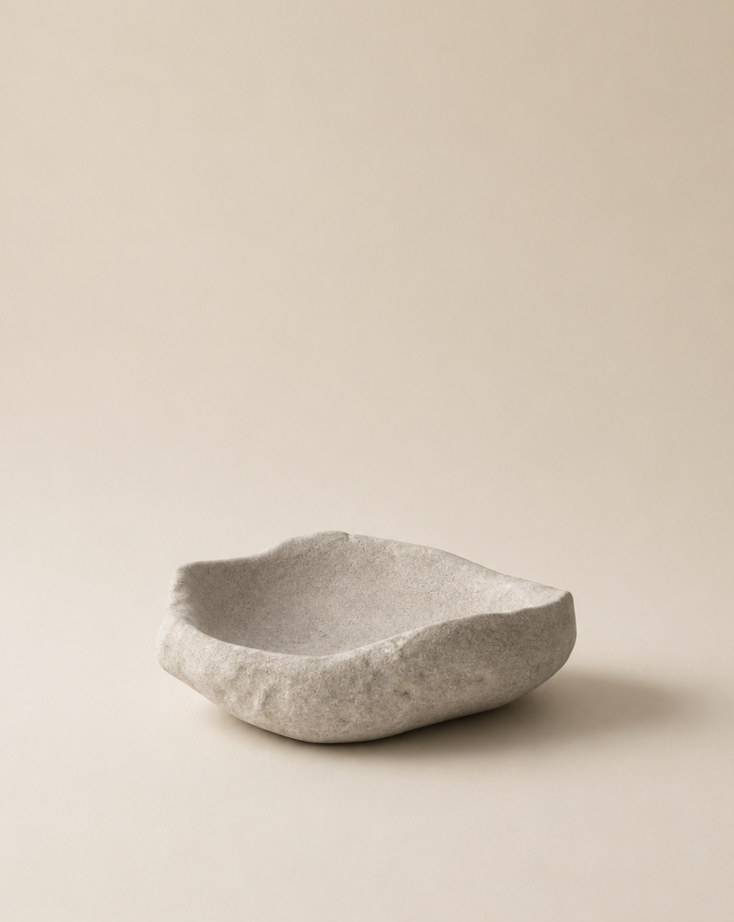 modern concrete sculpture, minimalist home decor, decorative sculpture for jewelry, unique home accent piece, functional art sculpture, storage sculpture for small items, contemporary concrete decor, eco-friendly home accessories, versatile home decor, stylish organizer for rings and keys, high-quality concrete art, sculptural design for living room or office, premium concrete sculpture, handmade decorative piece for modern homes, chic storage solution, thoughtful gift idea, ginaladeco