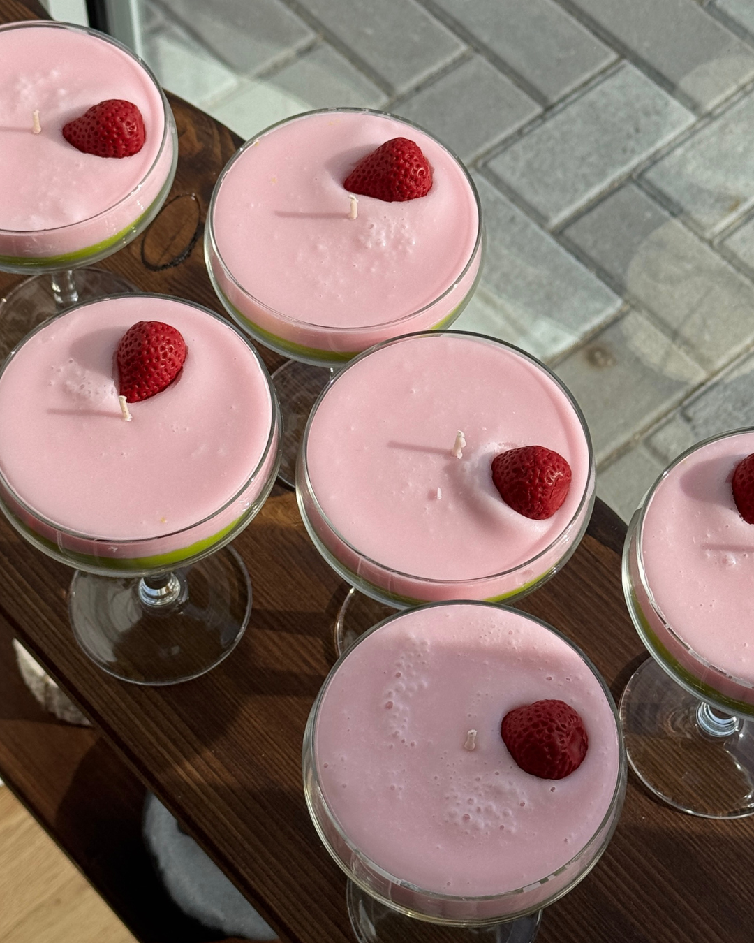 strawberry matcha martini candle, realistic cocktail candle, matcha candle, strawberry candle, handmade candle netherlands, fruit scented candle, realistic drink candle, cocktail candle netherlands, decor candle, unique candle design, realistic candle art, handmade matcha candle, home decor candle, martini glass candle, soy wax candle, aesthetic candle netherlands, realistic cocktail decor, luxe kaars nederland, artisan candle netherlands, cozy home candle, kaars cadeau, realistic strawberry matcha drink ca