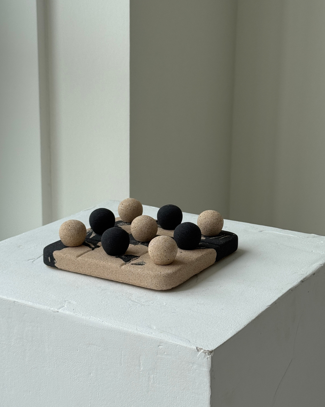 hand-poured micro concrete tic tac toe game, modern concrete decor, playful design object, sculptural home accent, beige and black marble finish, unique desk or living room decor, functional decorative piece, minimalist game board for home, stylish table decor, high-quality concrete accessories, sustainable and eco-friendly design, contemporary decor for adults, premium home decor, interactive home decor for play and pause moments, handmade decorative game, unique gift idea, ginaladeco