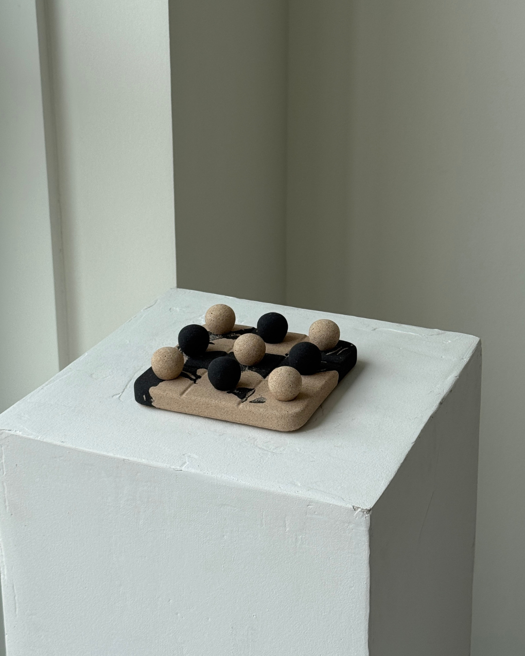 hand-poured micro concrete tic tac toe game, modern concrete decor, playful design object, sculptural home accent, beige and black marble finish, unique desk or living room decor, functional decorative piece, minimalist game board for home, stylish table decor, high-quality concrete accessories, sustainable and eco-friendly design, contemporary decor for adults, premium home decor, interactive home decor for play and pause moments, handmade decorative game, unique gift idea, ginaladeco