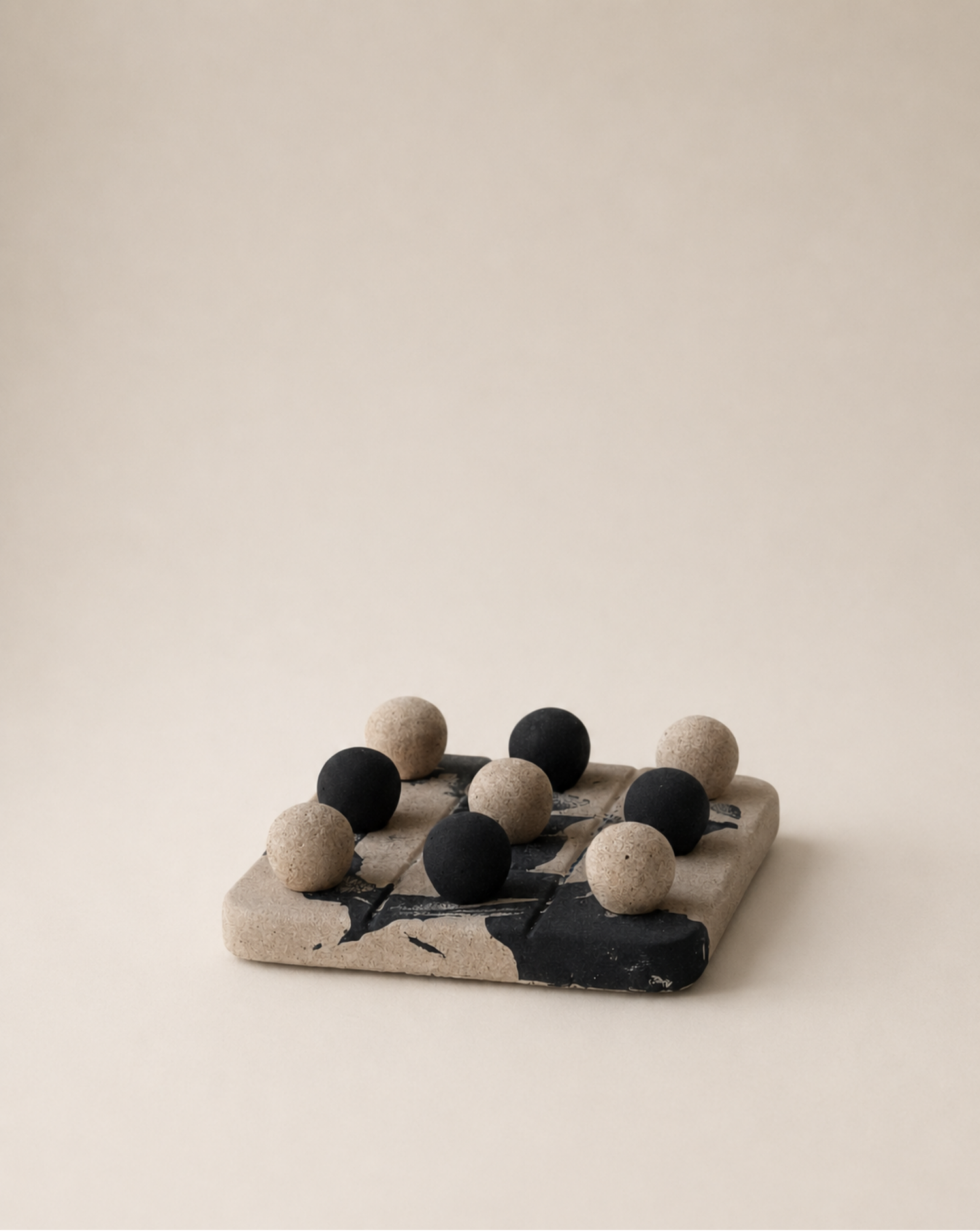 hand-poured micro concrete tic tac toe game, modern concrete decor, playful design object, sculptural home accent, beige and black marble finish, unique desk or living room decor, functional decorative piece, minimalist game board for home, stylish table decor, high-quality concrete accessories, sustainable and eco-friendly design, contemporary decor for adults, premium home decor, interactive home decor for play and pause moments, handmade decorative game, unique gift idea, ginaladeco