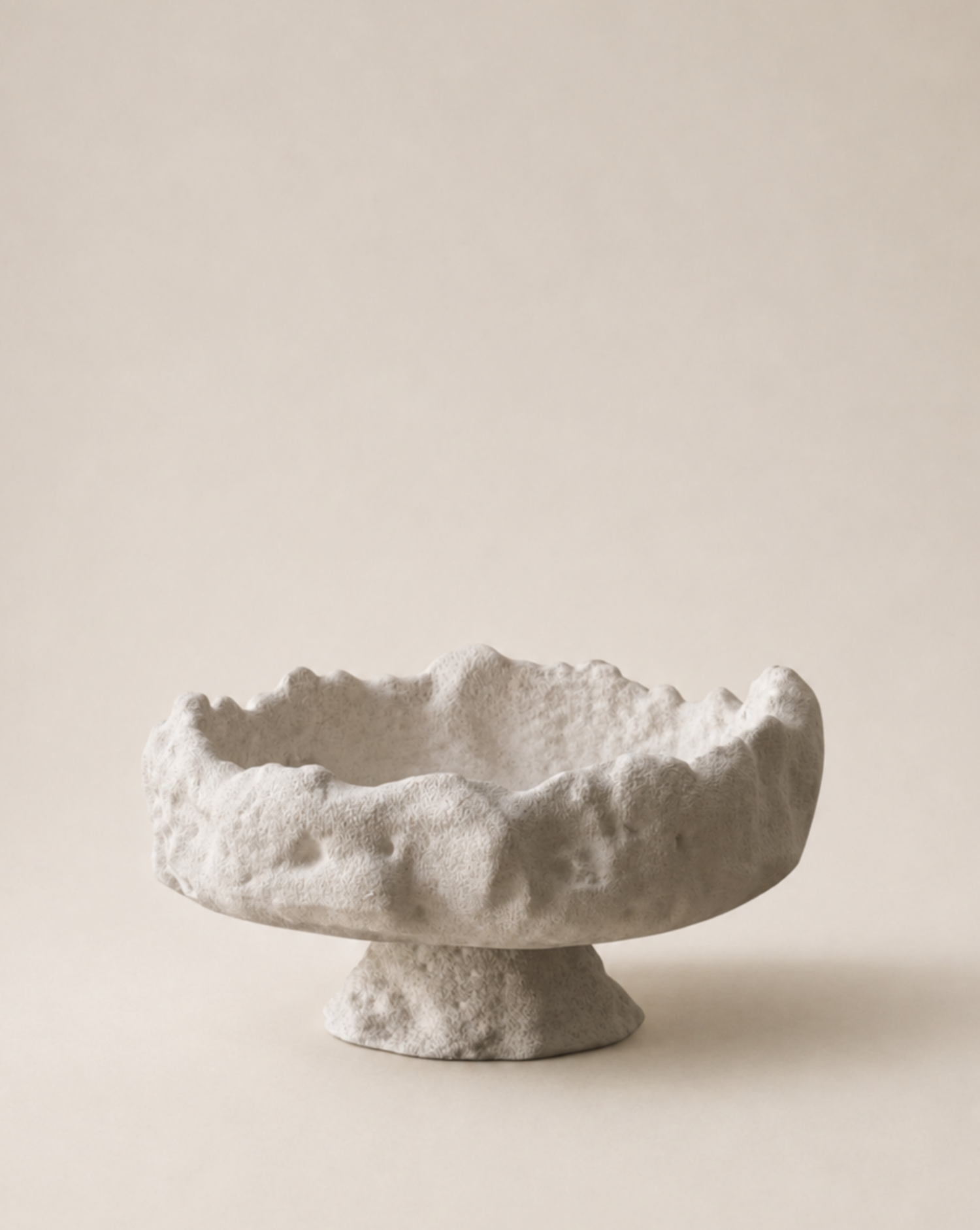 concrete sculpture for home decor, modern decorative sculpture, minimalist art sculpture, unique home accent, stylish jewelry holder, storage sculpture for rings and small items, contemporary concrete art, high-quality handcrafted sculpture, sustainable home decor, decorative centerpiece for living room or bedroom, eco-friendly home accessories, sculptural decor for modern homes, unique gift for home styling, premium art piece, sculptural design for home organization, ginaladeco