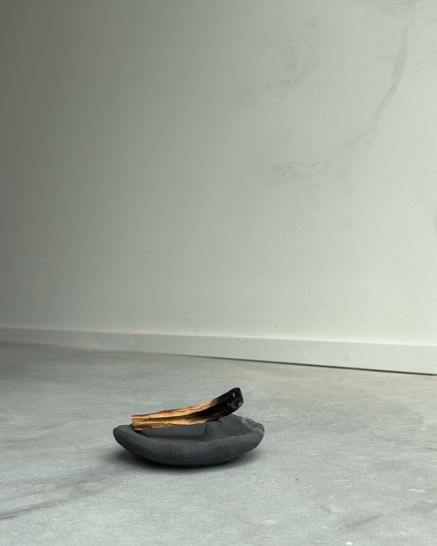 hand-poured micro concrete palo santo dish, modern stone-look finish, minimalist decor for palo santo burning, functional and sculptural home decor, almond beige color, elevated rest for palo santo stick, eco-friendly concrete dish, unique incense holder, contemporary decor for living room or meditation space, high-quality concrete home accessory, handmade dish for spiritual practices, versatile decorative object, premium concrete art piece, stylish and functional gift for wellness lovers, ginaladeco