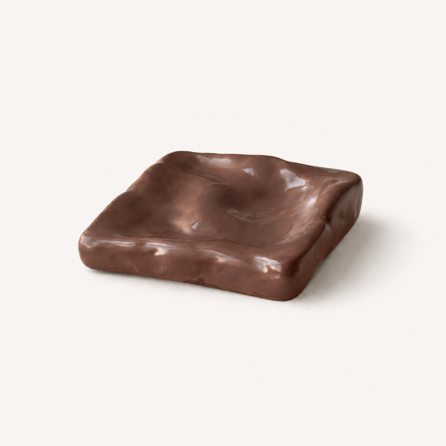 and-poured eco-resin dish, modern jewelry holder, minimalist catch-all dish, soft vanilla color with glossy glaze finish, sculptural home decor piece, functional storage dish for keys, rings, high-quality resin home accessories, versatile decorative tray, contemporary decor for living room or bedroom, unique home accent piece, eco-friendly storage solution, premium resin tray, handmade elegant dish for home organization, refined jewelry organizer, stylish and practical home decor, ginaladeco